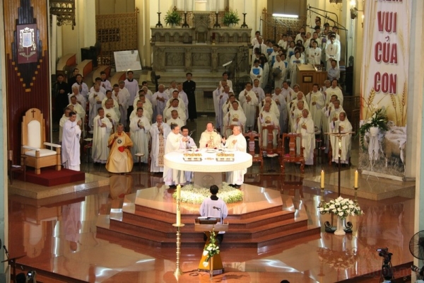 Sai Gon Diocese: A ceremony held for the new Archbishop officially taking office